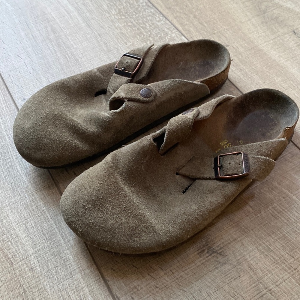 Birkenstock’s 🍄 suede clogs